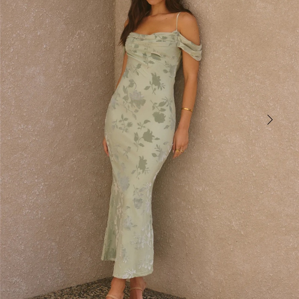 Hello Molly GOOD FUN OFF SHOULDER MAXI DRESS GREEN, size medium new with tags